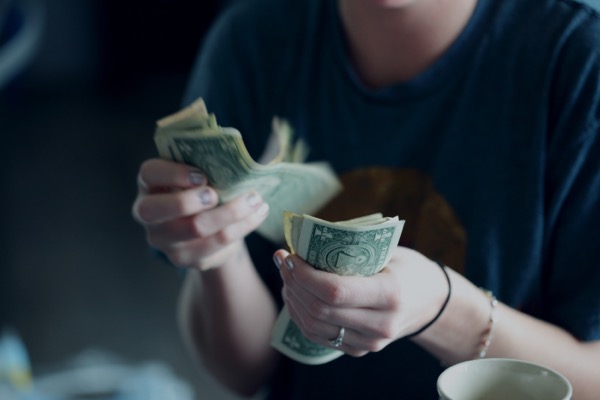 南果歩「借金しかなかった」10億円慰謝料否定で浮上した裏事情
